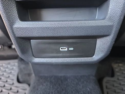Used 2022 Volkswagen Taos SE FWD image 40
