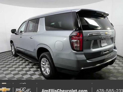 Certified 2024 Chevrolet Suburban LT RWD image 3
