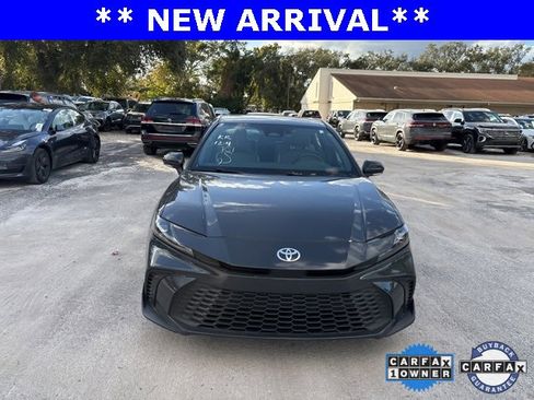 Used 2025 Toyota Camry SE image 14