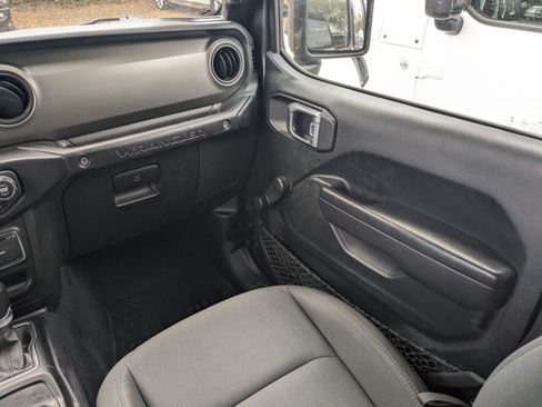 Used 2022 Jeep Wrangler Unlimited Sport AWD/4WD image 15