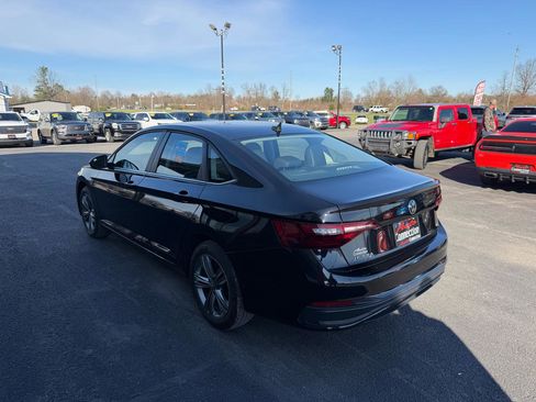 Used 2024 Volkswagen Jetta SE image 6