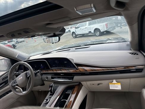 Used 2023 Cadillac Escalade Premium Luxury Platinum image 12