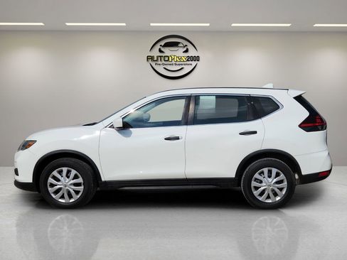 Used 2019 Nissan Rogue S image 3