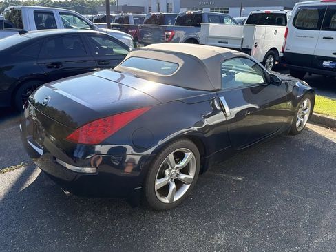 Used 2007 Nissan 350Z Touring RWD image 9
