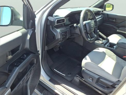 Used 2025 Toyota Tacoma SR5 AWD/4WD image 11