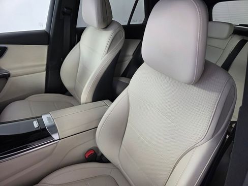 Used 2024 Mercedes-Benz GLC 300 image 11