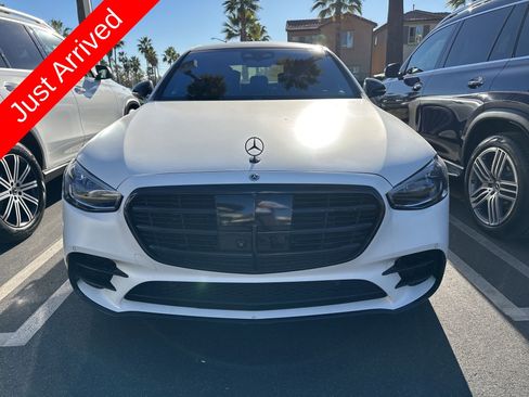 Used 2022 Mercedes-Benz S 580 4MATIC Sedan image 2