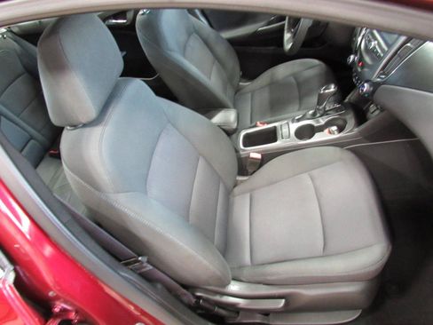 Used 2016 Chevrolet Cruze LT w/ Convenience Package FWD image 27