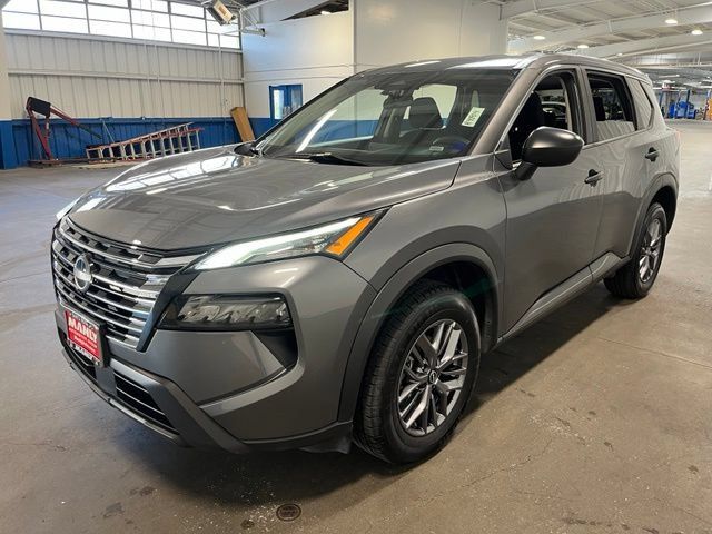 Used 2024 Nissan Rogue S AWD/4WD image 7