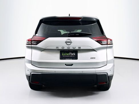 Used 2024 Nissan Rogue S AWD/4WD image 7