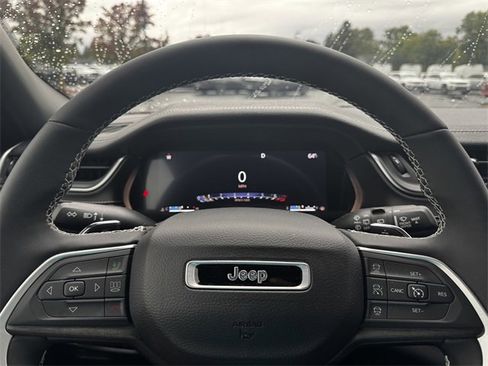 Certified 2024 Jeep Grand Cherokee Limited image 24