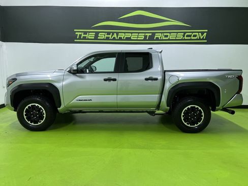 Used 2025 Toyota Tacoma TRD Off-Road AWD/4WD image 6