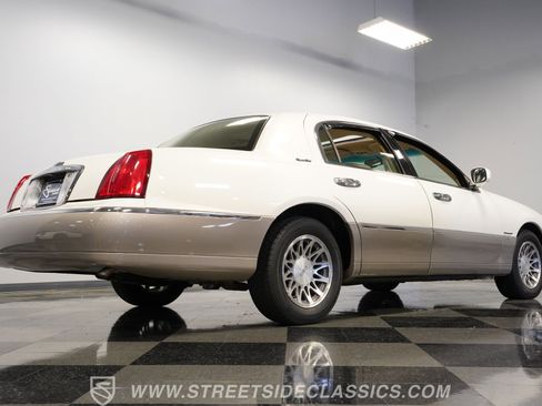 Used 2000 Lincoln Town Car Signature RWD image 28