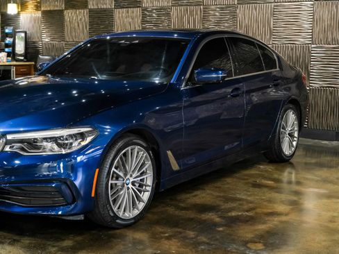 Used 2019 BMW 540i xDrive w/ Premium Package image 9