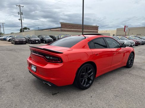 Used 2019 Dodge Charger SXT w/ Blacktop Package RWD image 6