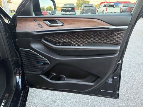 Used 2023 Jeep Grand Cherokee L Summit w/ Advanced Protech Group IV AWD/4WD image 13