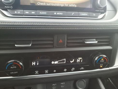 Used 2025 Nissan Rogue SV image 19