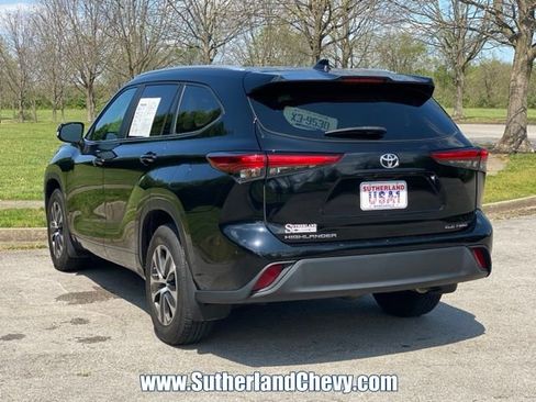 Used 2023 Toyota Highlander XLE image 5