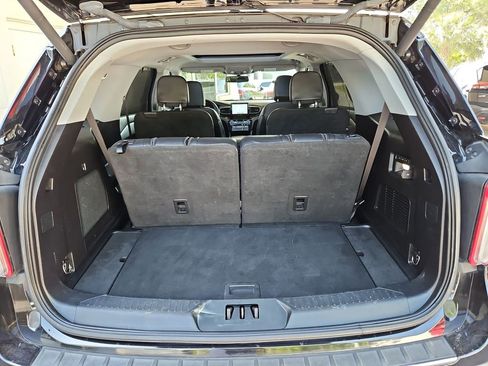 Used 2021 Ford Explorer Limited w/ Equipment Group 301A AWD/4WD image 35
