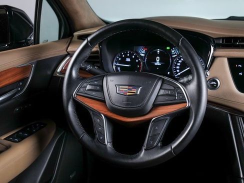 Used 2018 Cadillac XT5 Platinum w/ Driver Assist Package AWD/4WD image 12
