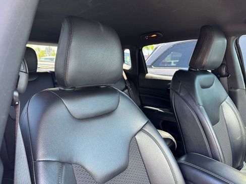 Used 2022 Jeep Compass Latitude FWD image 15