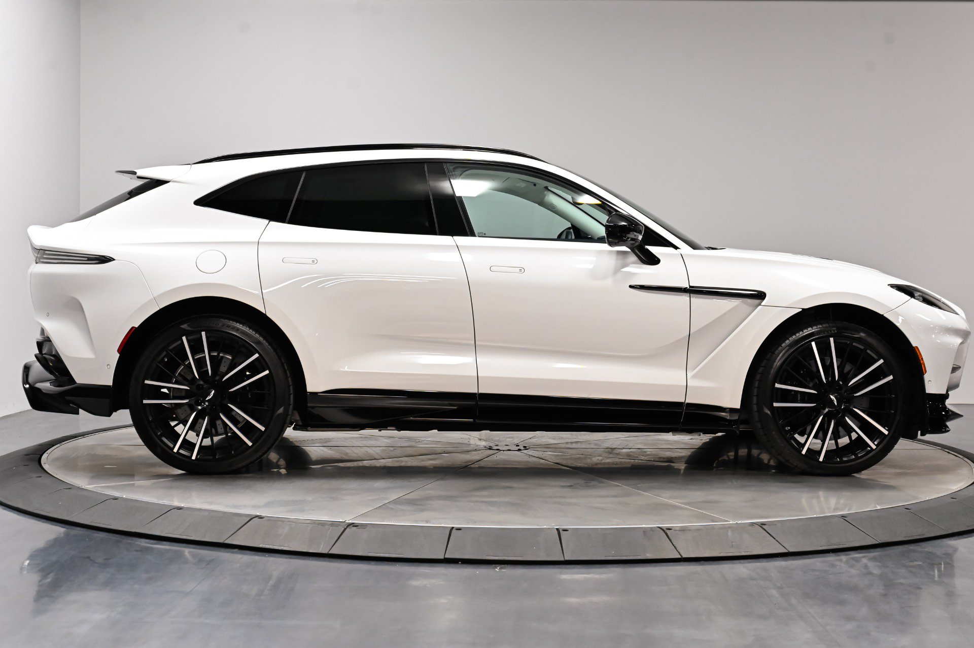 Used 2023 Aston Martin DBX 707 AWD/4WD image 11