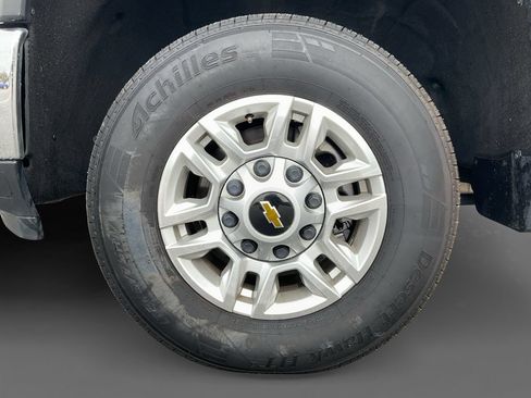 Used 2024 Chevrolet Silverado 2500 LT AWD/4WD image 14