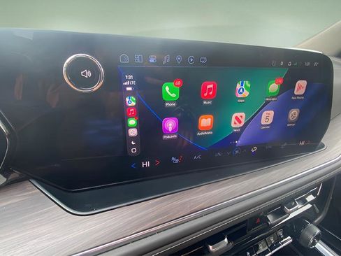 Used 2025 Chevrolet Suburban Z71 image 15