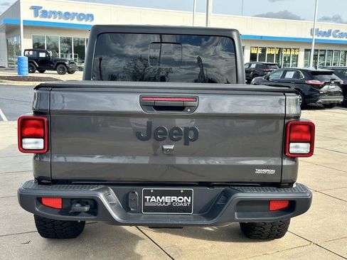 Used 2024 Jeep Gladiator Sport image 3