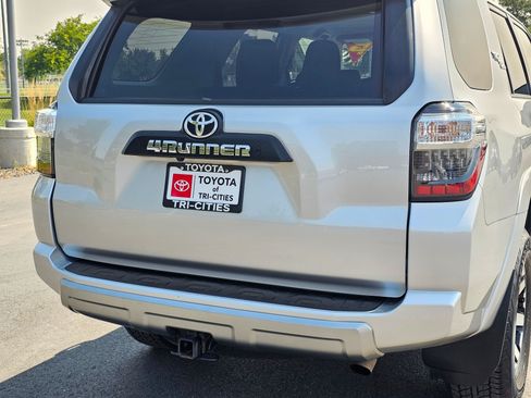 Used 2022 Toyota 4Runner TRD Off-Road AWD/4WD image 13