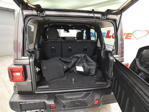 Used 2025 Jeep Wrangler Unlimited Sahara image 31