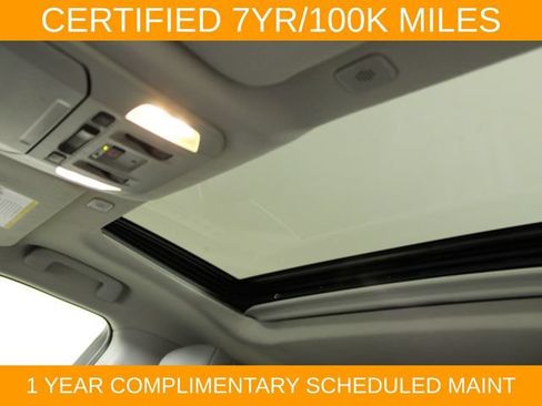 Used 2024 Toyota Highlander XLE AWD/4WD image 28