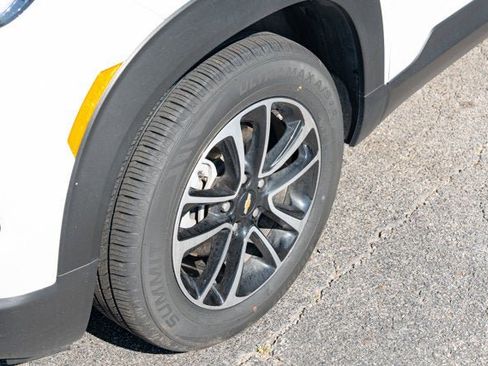 Used 2025 Chevrolet TrailBlazer LT FWD image 9