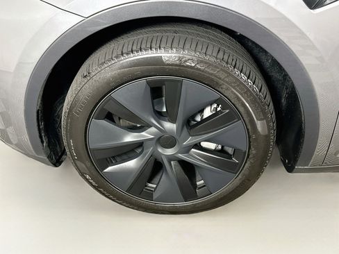 Used 2025 Tesla Model Y Long Range AWD/4WD image 11
