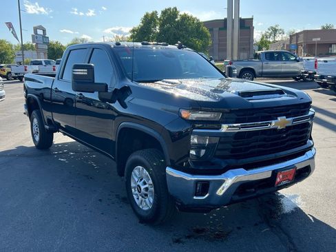 Used 2024 Chevrolet Silverado 2500 LT w/ Safety Package AWD/4WD image 5