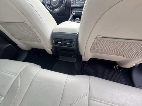 Used 2017 Jaguar F-PACE Prestige image 22