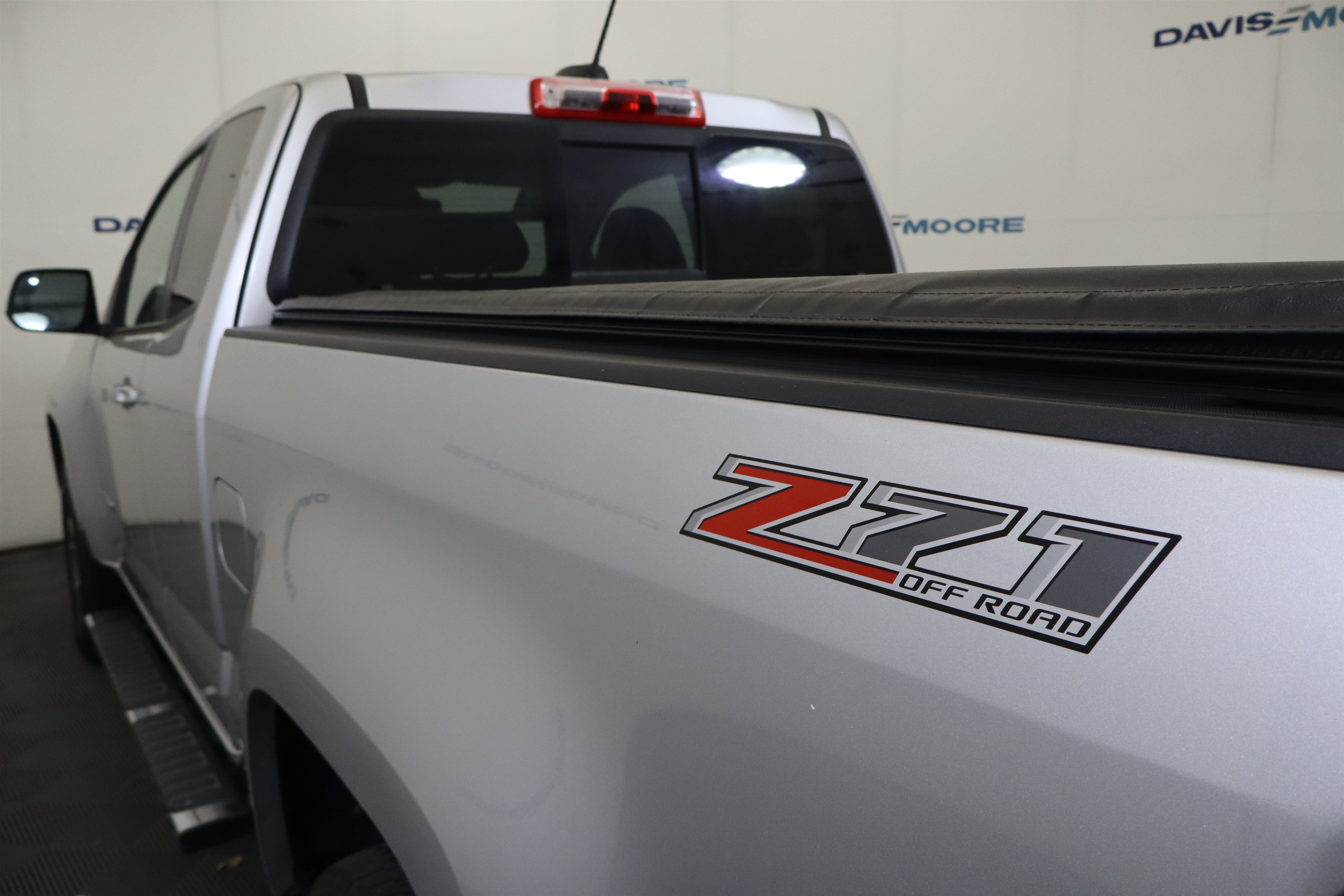 Used 2018 Chevrolet Colorado Z71 AWD/4WD image 11