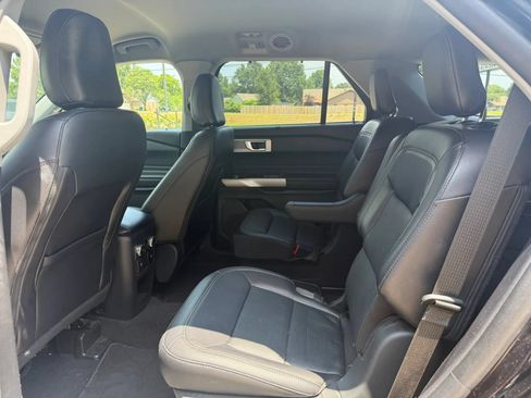 Used 2021 Ford Explorer Limited w/ Equipment Group 301A AWD/4WD image 15