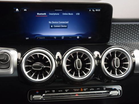 Used 2024 Mercedes-Benz EQB 300 4MATIC image 26