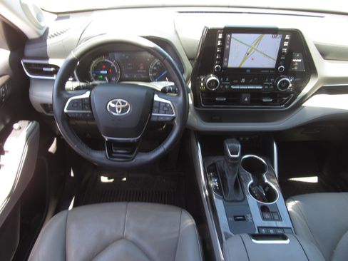 Used 2021 Toyota Highlander Limited AWD/4WD image 18