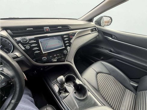 Used 2018 Toyota Camry SE image 19