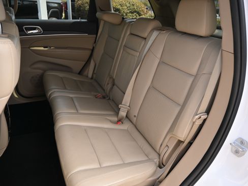 Used 2019 Jeep Grand Cherokee Limited w/ Luxury Group II image 11