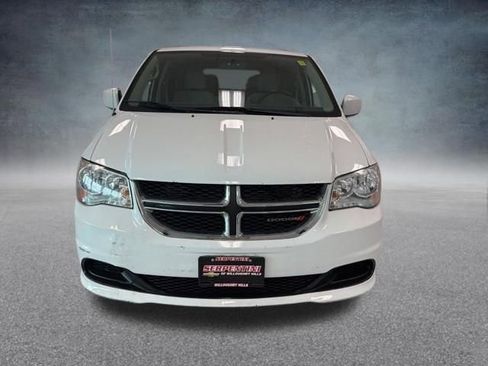 Used 2015 Dodge Grand Caravan SXT FWD image 3