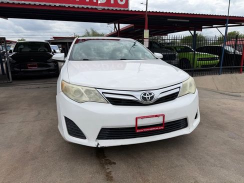 Used 2014 Toyota Camry LE FWD image 4