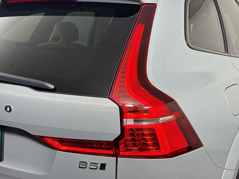 Used 2024 Volvo XC60 B5 Ultimate w/ Protection Package Premier image 34