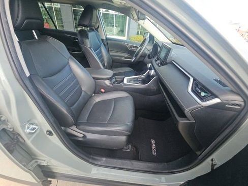 Used 2021 Toyota RAV4 XLE Premium FWD image 25