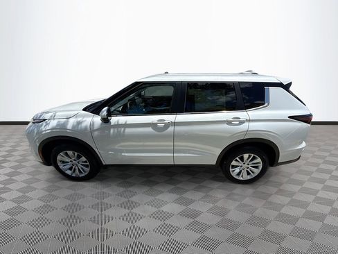 New 2026 Mitsubishi Outlander ES FWD image 4