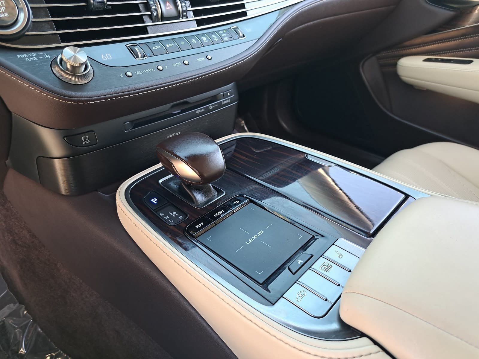 Used 2018 Lexus LS 500 w/ Luxury Package RWD image 27