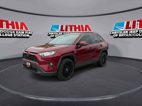 Used 2020 Toyota RAV4 XLE Premium FWD image 4
