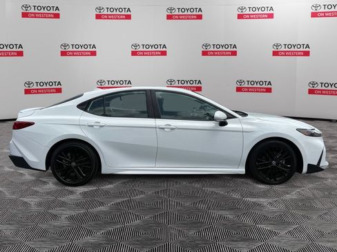 Used 2025 Toyota Camry SE FWD image 4